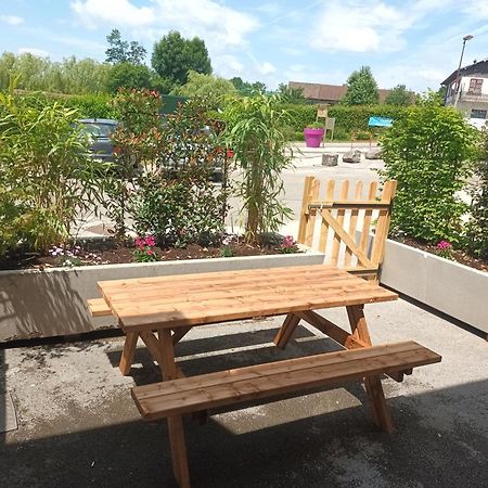 Gite 4 Personnes Proche Des Cascades Du Herisson Doucier Esterno foto