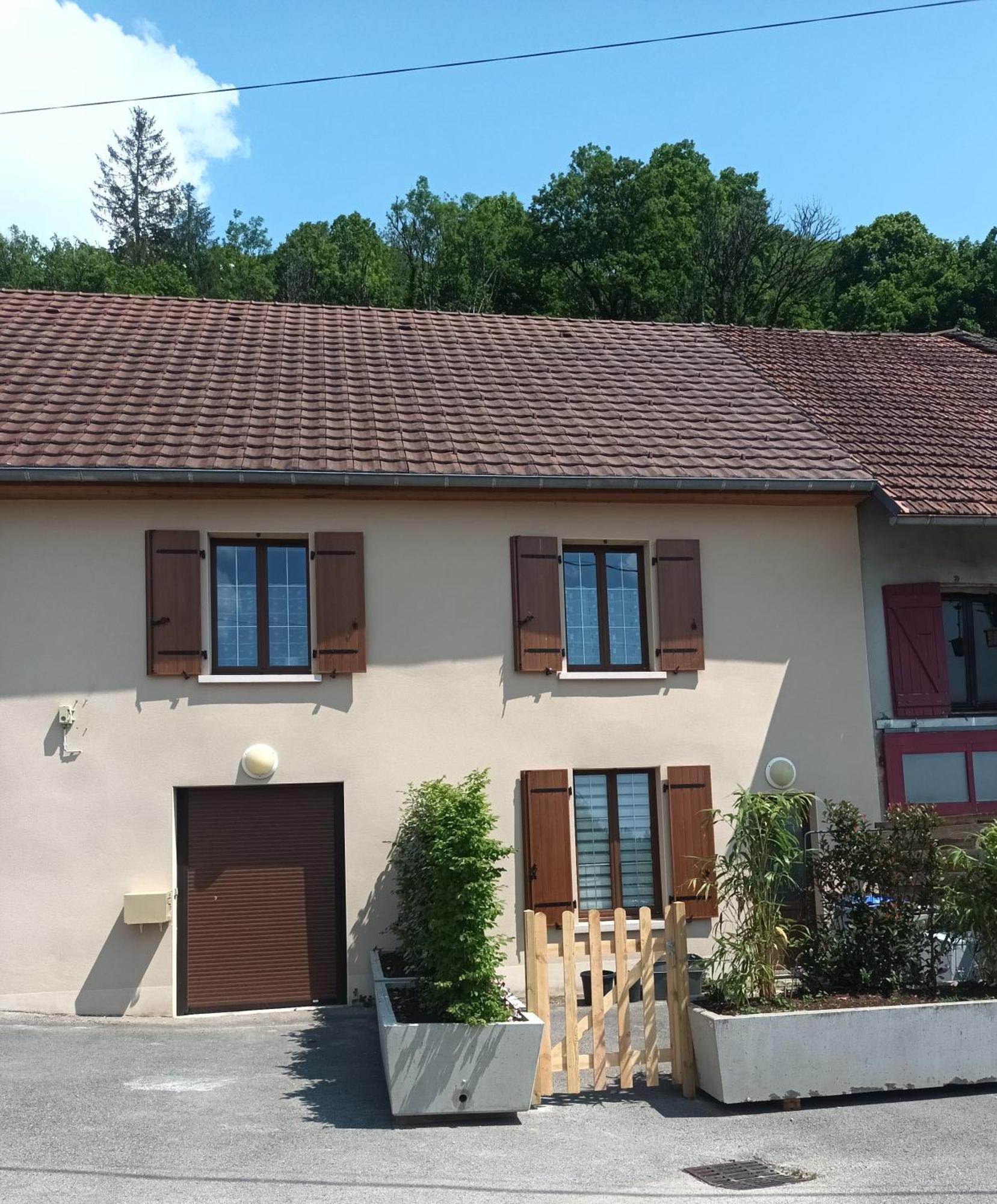 Gite 4 Personnes Proche Des Cascades Du Herisson Doucier Esterno foto
